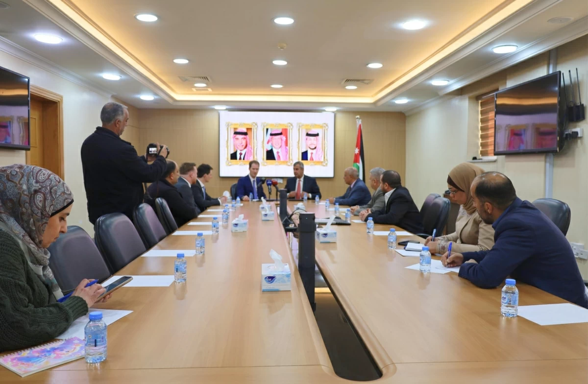 The MoU was signed by Minister of Energy and Mineral Resources Saleh Kharabsheh and Hotspur Helium Chairman George Percy (Petra photo)