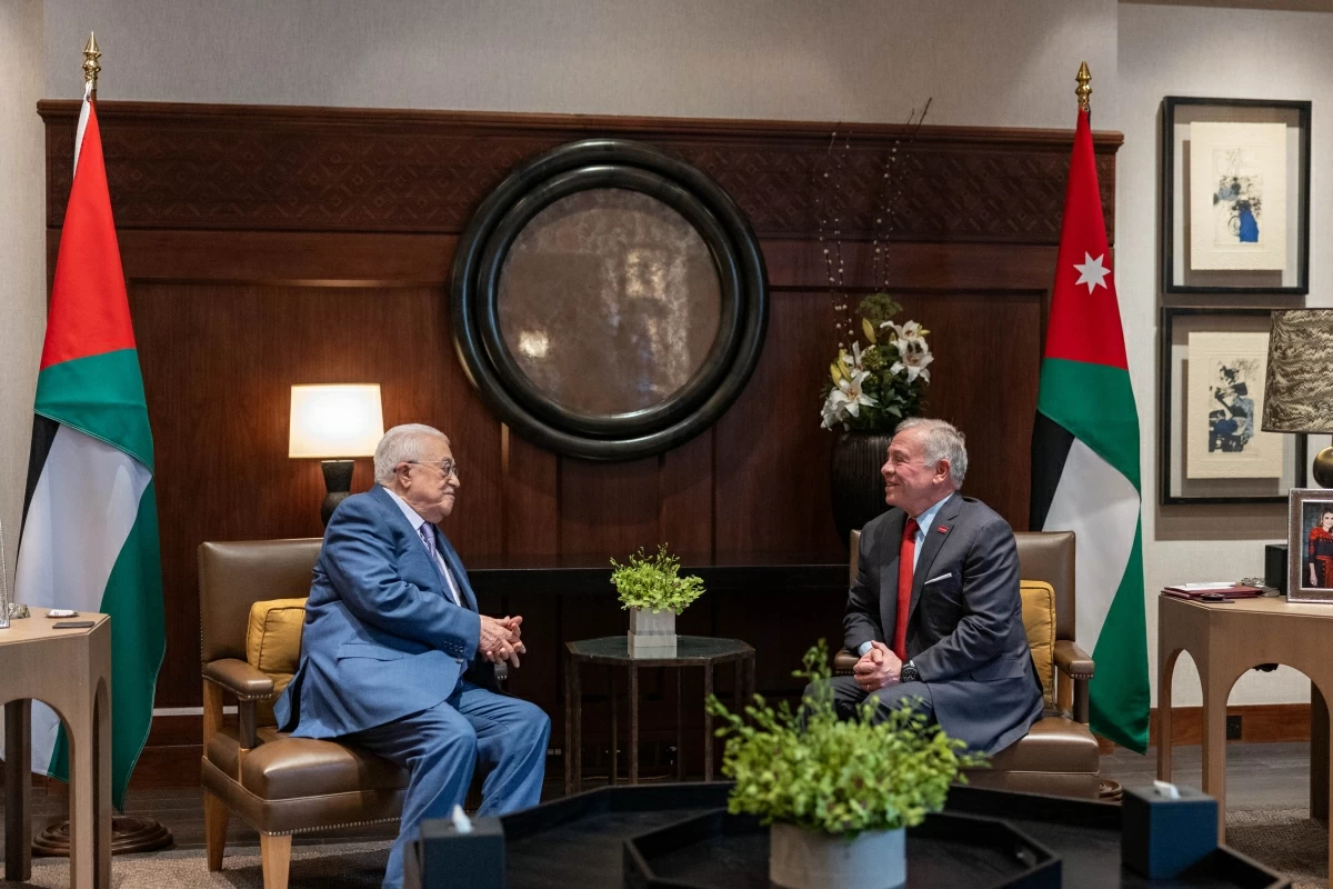 His Majesty King Abdullah receives Palestinian President Mahmoud Abbas in Amman on Monday for a meeting to discuss the latest developments in the Palestinian territories (Photo courtesy of Royal Court)