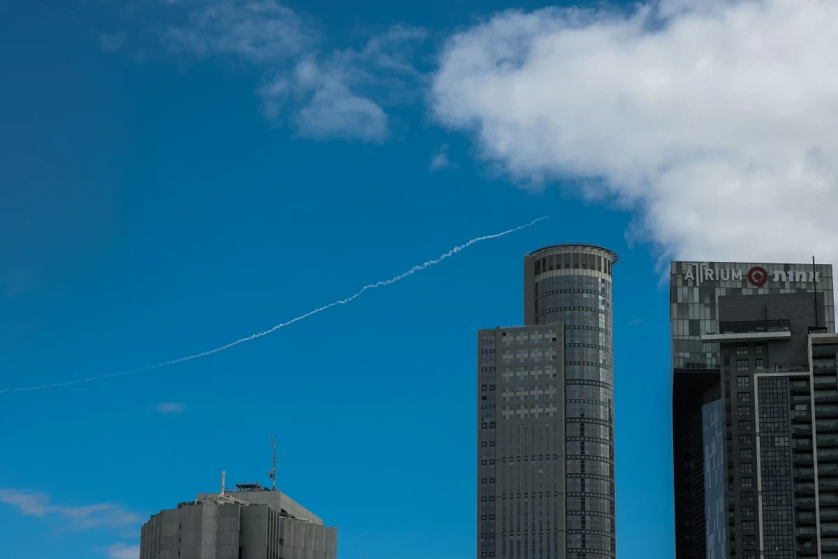 Rocket trail from Israel's Iron Dome missile defence system is seen over in Tel Aviv on February 28, 2026 (AFP photo) 