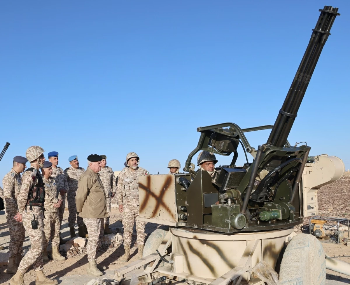 Chairman of the Joint Chiefs of Staff, Maj. Gen. Yousef Ahmed Huneiti on Tuesday visits the Hawk Missile Unit, Mod/20 (JAF photo)
