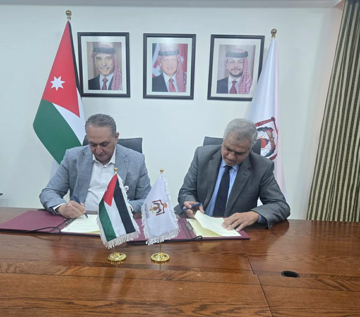 The Civil Aviation Regulatory Commission and the Ministry of Environment on Thursday signs a cooperation agreement to implement an afforestation project in Madaba (Petra photo)