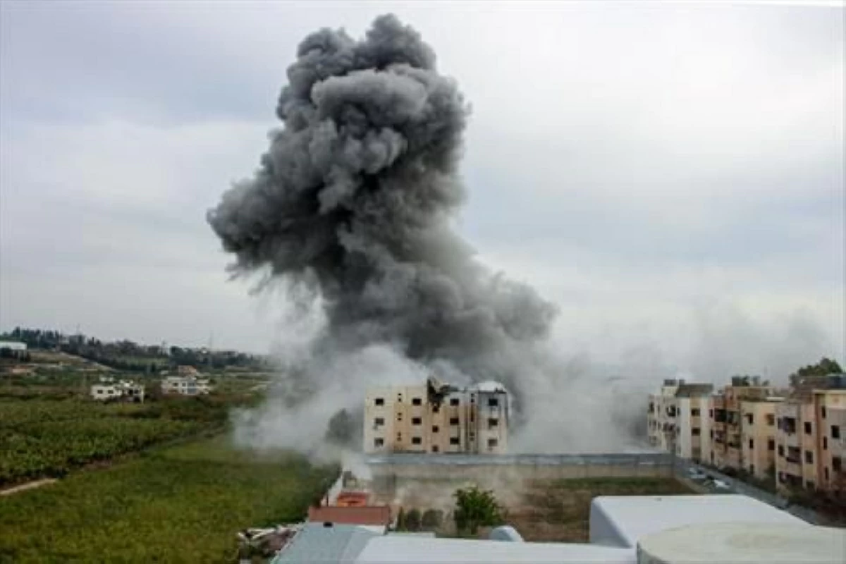 Smoke rises from the site of an Israeli airstrike that targeted a building in the southern Lebanese village of Abbasiyyeh on March 13, 2026 (AFP photo)