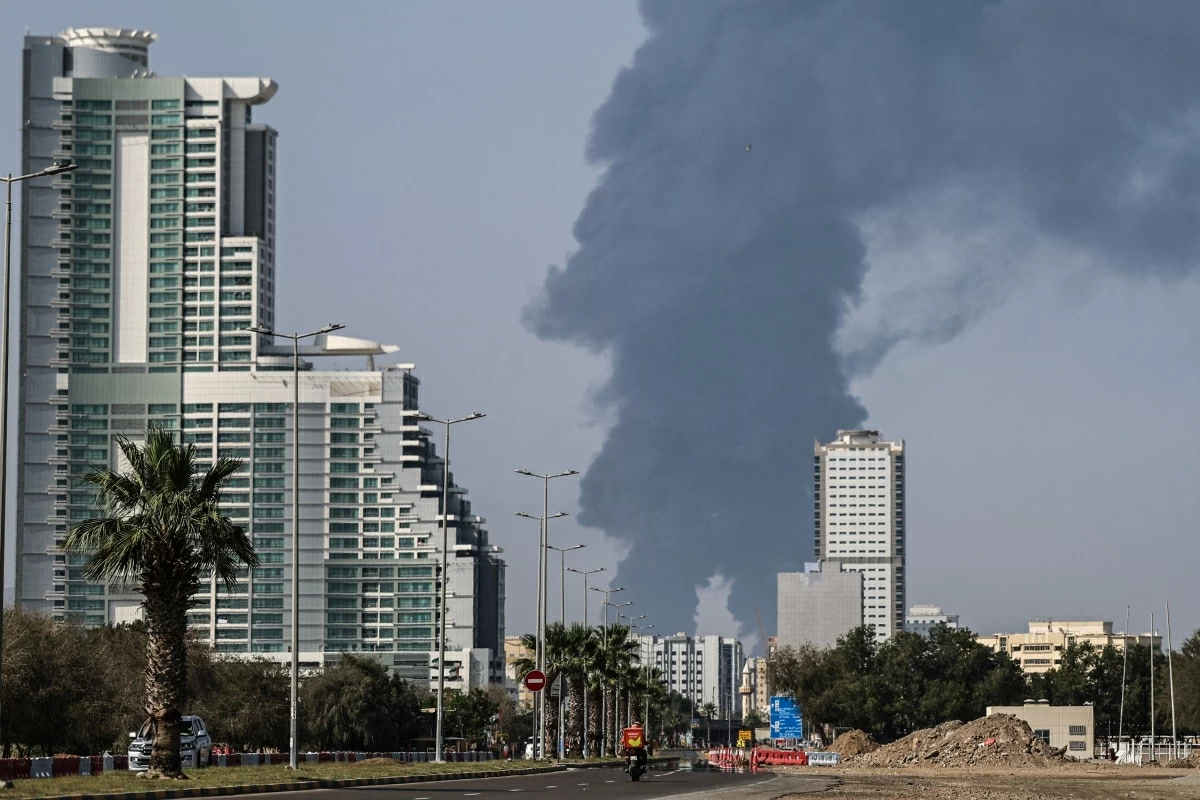 Smoke rises from the direction of an energy installation in the Gulf emirate of Fujairah on March 14, 2026 (AFP photo)