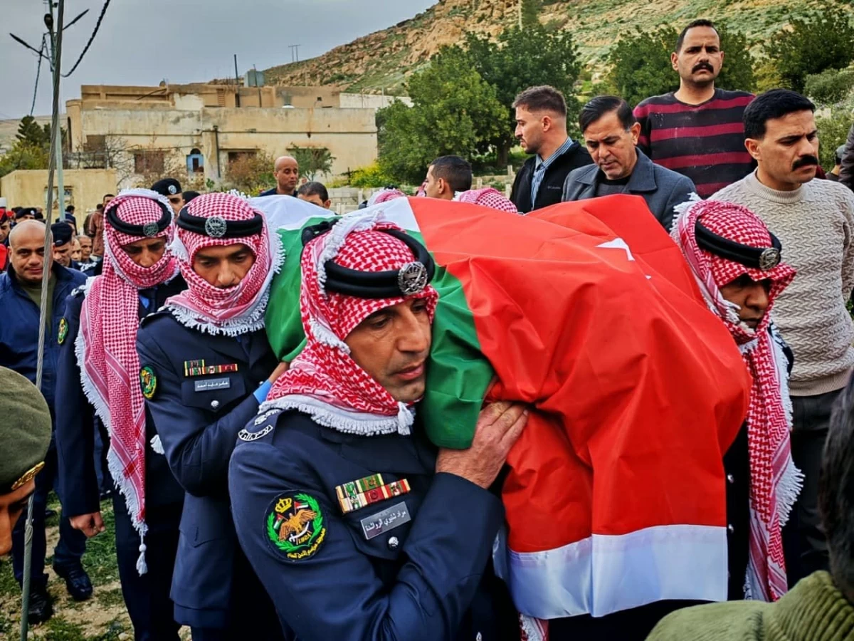 The three Anti-Narcotics Department officers, who were killed at dawn on Wednesday during a raid to capture a dangerous wanted suspect in Amman, were laid to rest (Petra photo)
