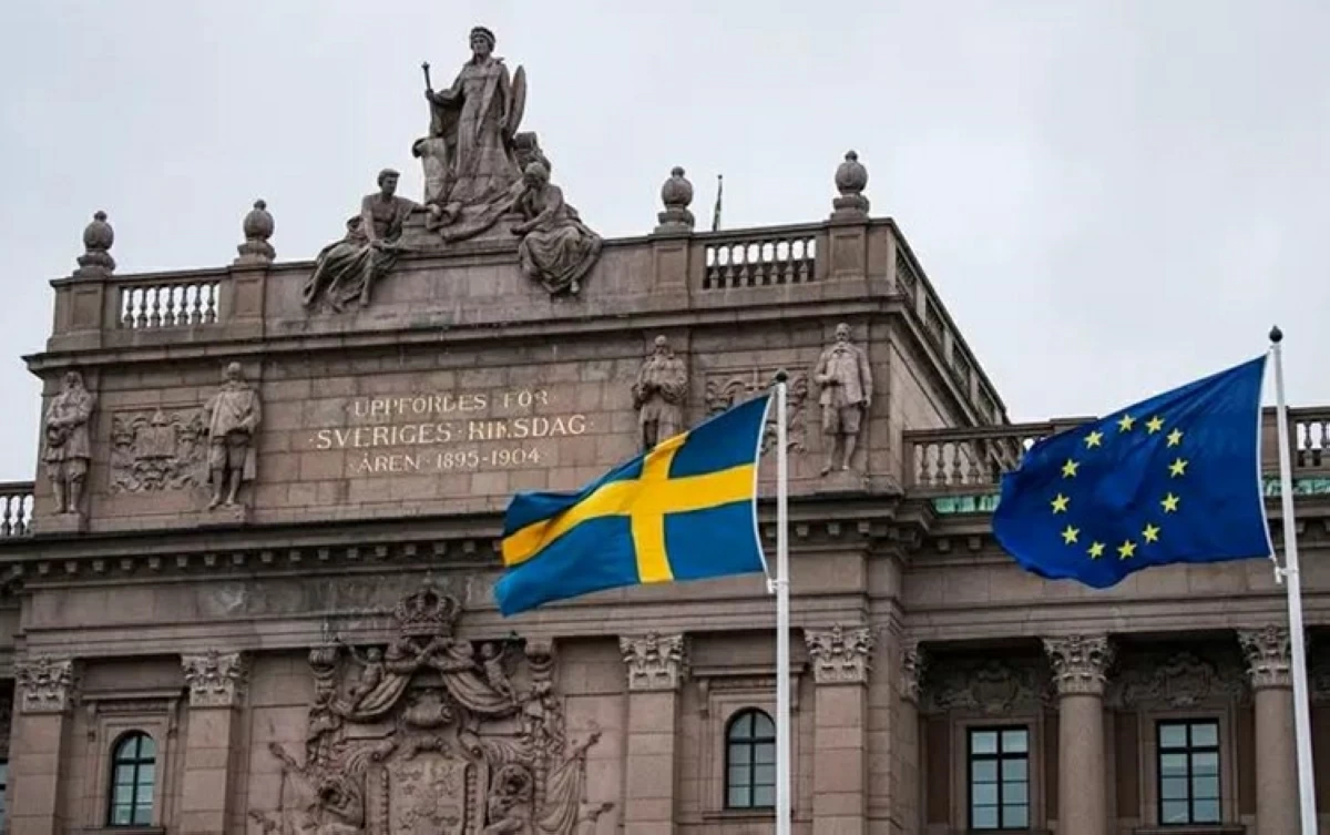 The Swedish and EU flags fly in front of the Swedish Parliament in Stockholm in April 2020
(AFP photo)