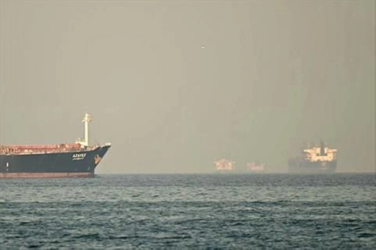 Cargo ships and tankers are seen off coast city of Fujairah, in the Strait of Hormuz in the northern Emirate on February 25, 2026 (AFP photo)