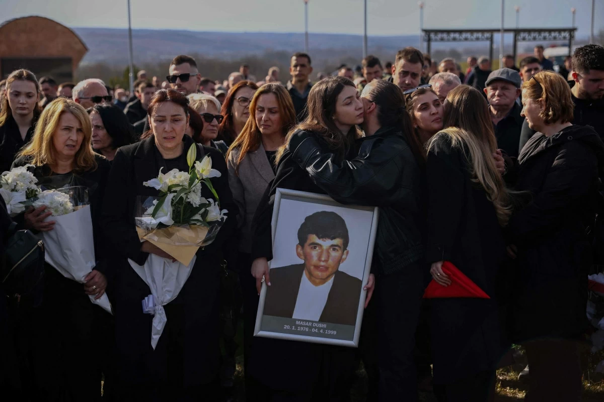 Relatives pay their respect during a funeral ceremony for three Kosovo Albanians, killed by Serbian security forces during the 1998-1999 Kosovo war, near the town of Klina on February 27, 2026
(AFP photo)