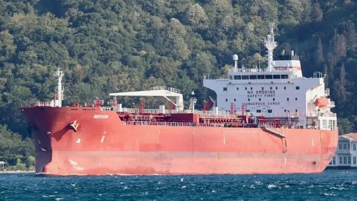Panama-flagged oil tanker Mersin transits Bosphorus in Istanbul, Turkey, August 13, 2025 (AFP photo)