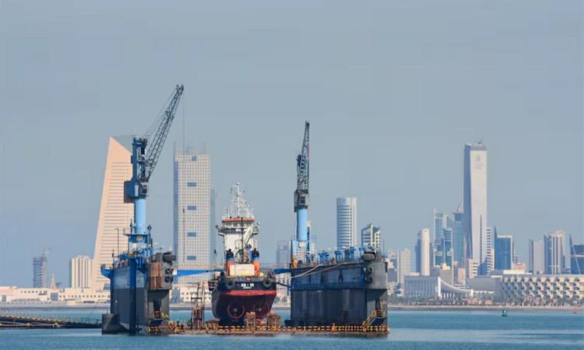 Kuwait's main commercial port was damaged in a drone attack on Friday, authorities said, as Iran pressed its campaign in the Gulf in retaliation for US-Israeli strikes (AFP photo)