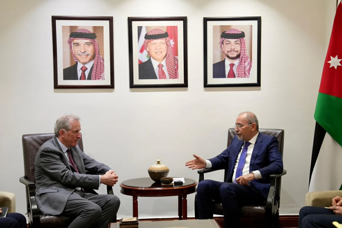 Deputy Prime Minister and Minister of Foreign Affairs and Expatriates AymanSafadi on Sunday meets with EU Special Representative for the Middle East Peace Process Christophe Bigot (Photo courtesy of Foreign Ministry)