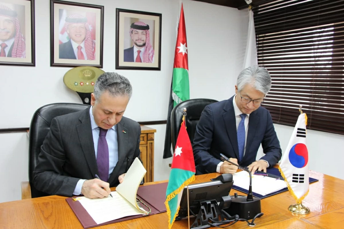 Jordan and Korea on Monday sign the Agreement on Economic and Trade Cooperation, marking a significant step towards boosting bilateral economic relations (Korean embassy photo)