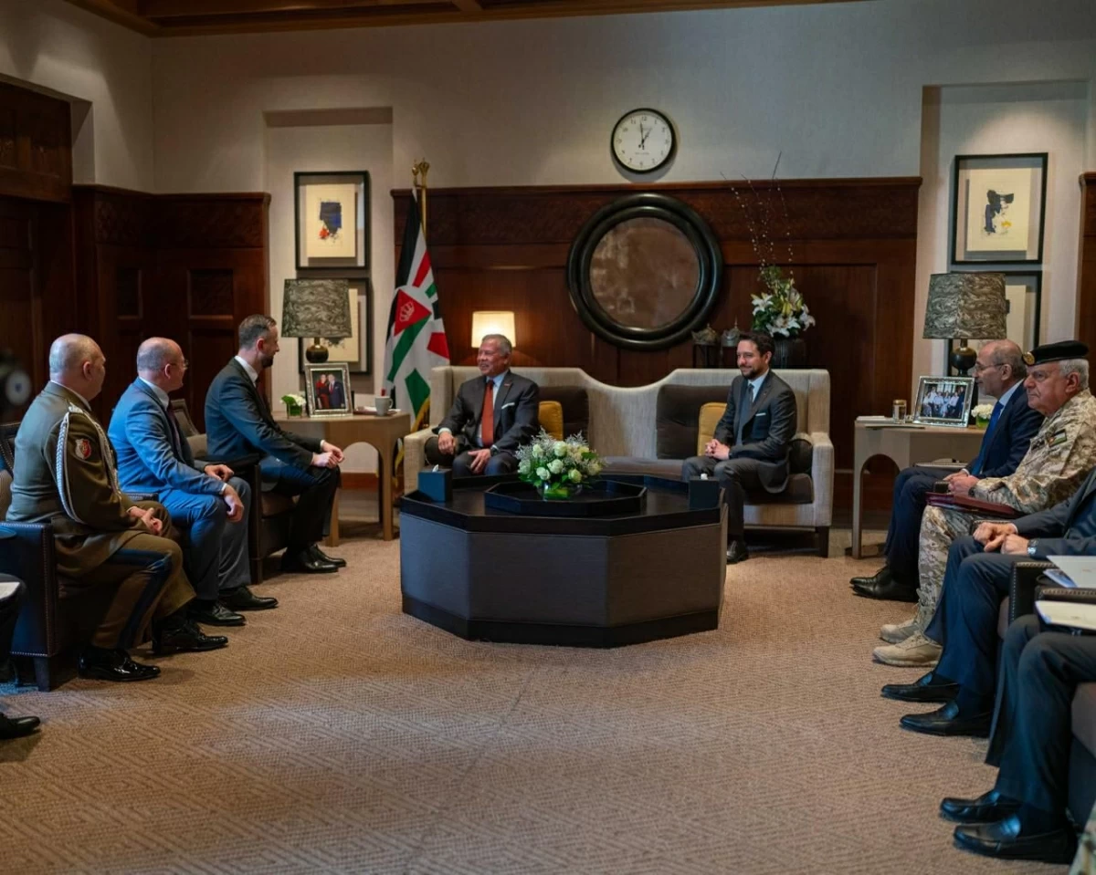His Majesty King Abdullah, accompanied by HRH Crown Prince Hussein, receives Poland Deputy Prime Minister and Minister of National Defence Władysław Kosiniak-Kamysz, and emphasises the need to restore comprehensive calm in the Middle East through dialogue and diplomacy

(Photo courtesy of Royal Court)