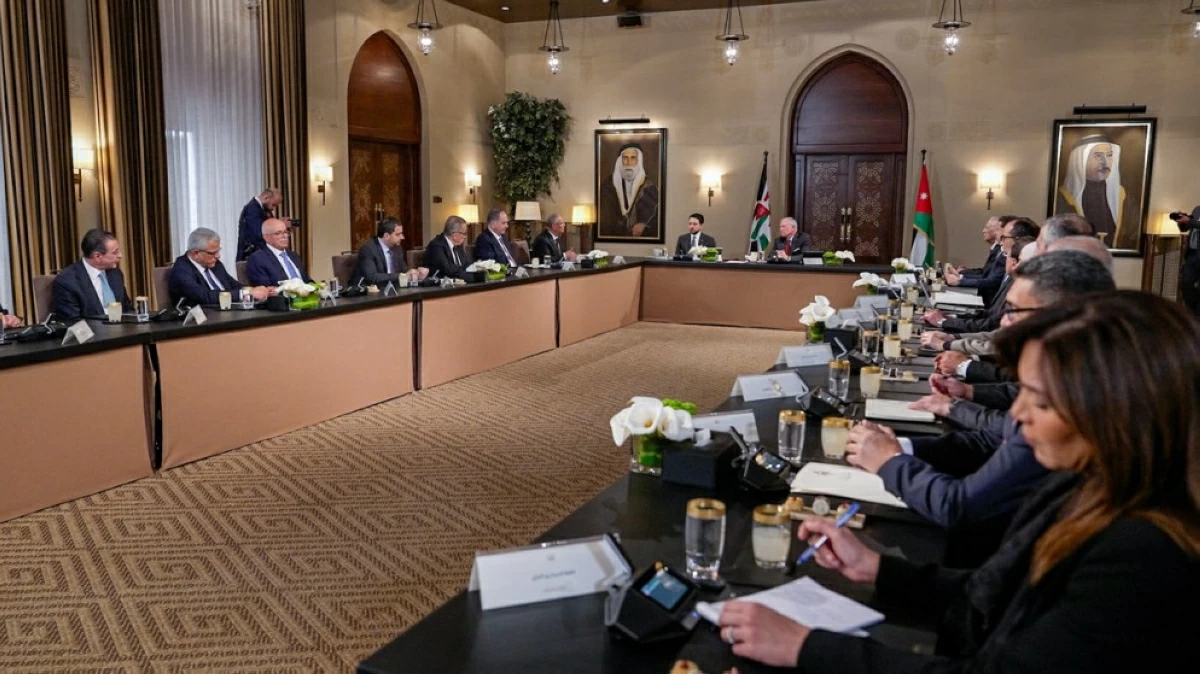 His Majesty King Abdullah meets with members of the specialised committee to develop the judiciary and receives its recommendations, during a meeting attended by HRH Crown Prince Hussein at Al Husseiniya Palace (Photo courtesy of Royal Court)