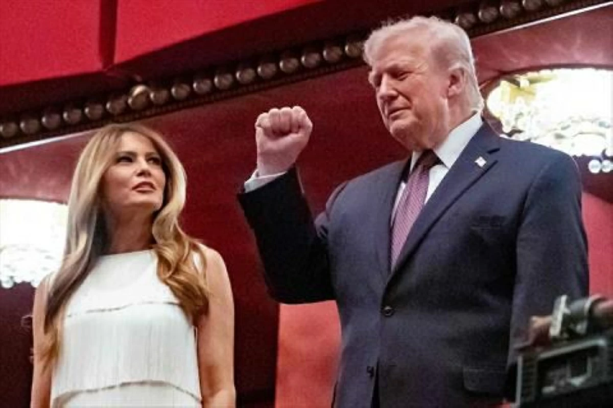 US President Donald Trump and US First Lady Melania Trump attend the opening night of "Chicago" at the Kennedy Center in Washington, DC, on March 31, 2026 (AFP photo)