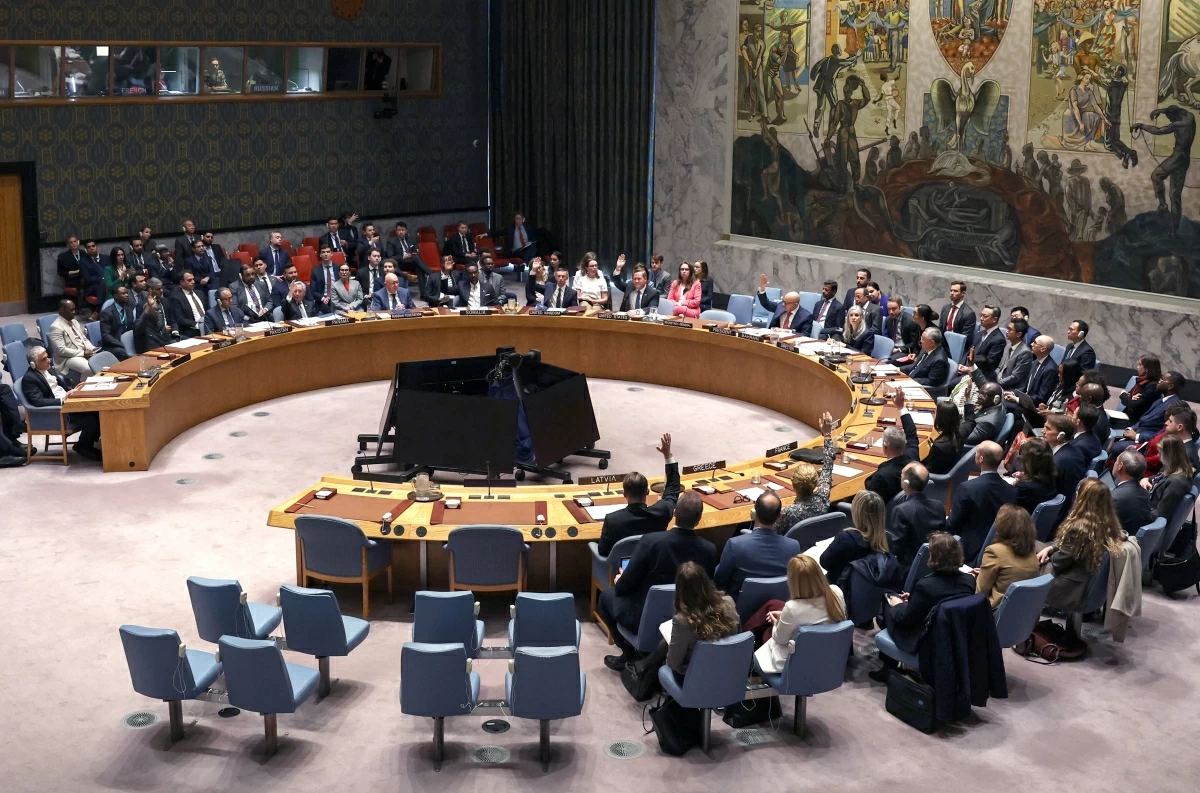 Members of the United Nations Security Council vote on a resolution calling for the unblocking of the Strait of Hormuz, during a UN Security Council meeting on Iran and the Middle East at UN headquarters in New York on April 7, 2026 (AFP photo)