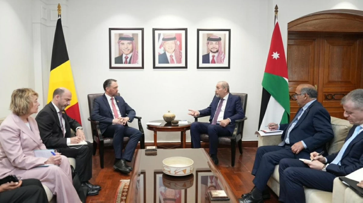 Deputy Prime Minister and Minister of Foreign Affairs and Expatriates Ayman Safadi on Thursday receives Belgium’s Deputy Prime Minister and Minister of Foreign Affairs, European Affairs, and Development Cooperation Maxim Prévot (Photo courtesy of Foreign Ministry)