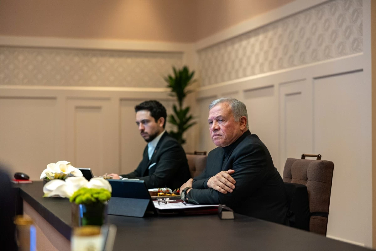 His Majesty King Abdullah chairs a meeting, attended by HRH Crown Prince Hussein, to review government progress in implementing the public sector modernisation roadmap
(Photo courtesy of Royal Court)