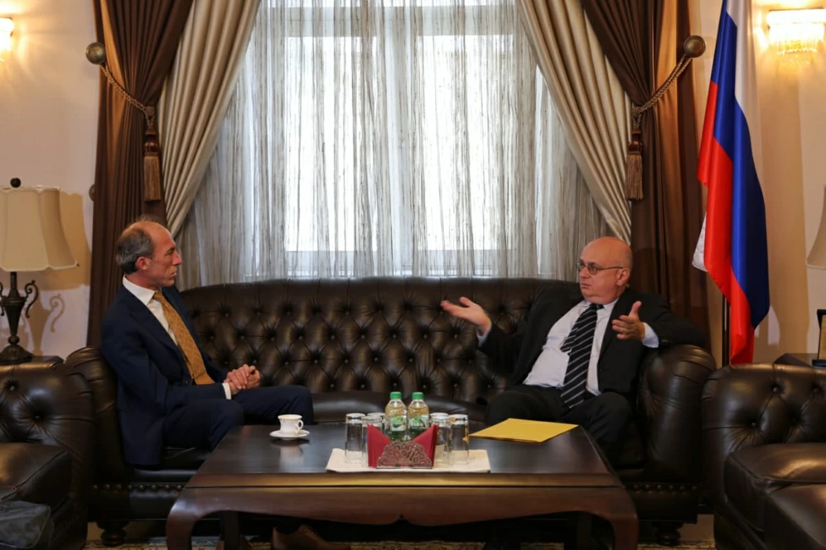 Ambassador Extraordinary and Plenipotentiary of the Russian Federation in Jordan Gleb F. Desyatnikov (right) speaks during an interview with the Editor-in-Chief of The Jordan Times, Raed Omari
(Photo by Ahmad Khleifat)