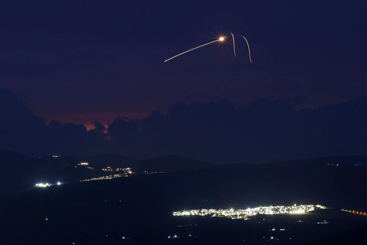Rockets fired from southern Lebanon are intercepted by Israel's Iron Dome air defence system over the Upper Galilee region in northern Israel, on April 11, 2026
(AFP photo)
