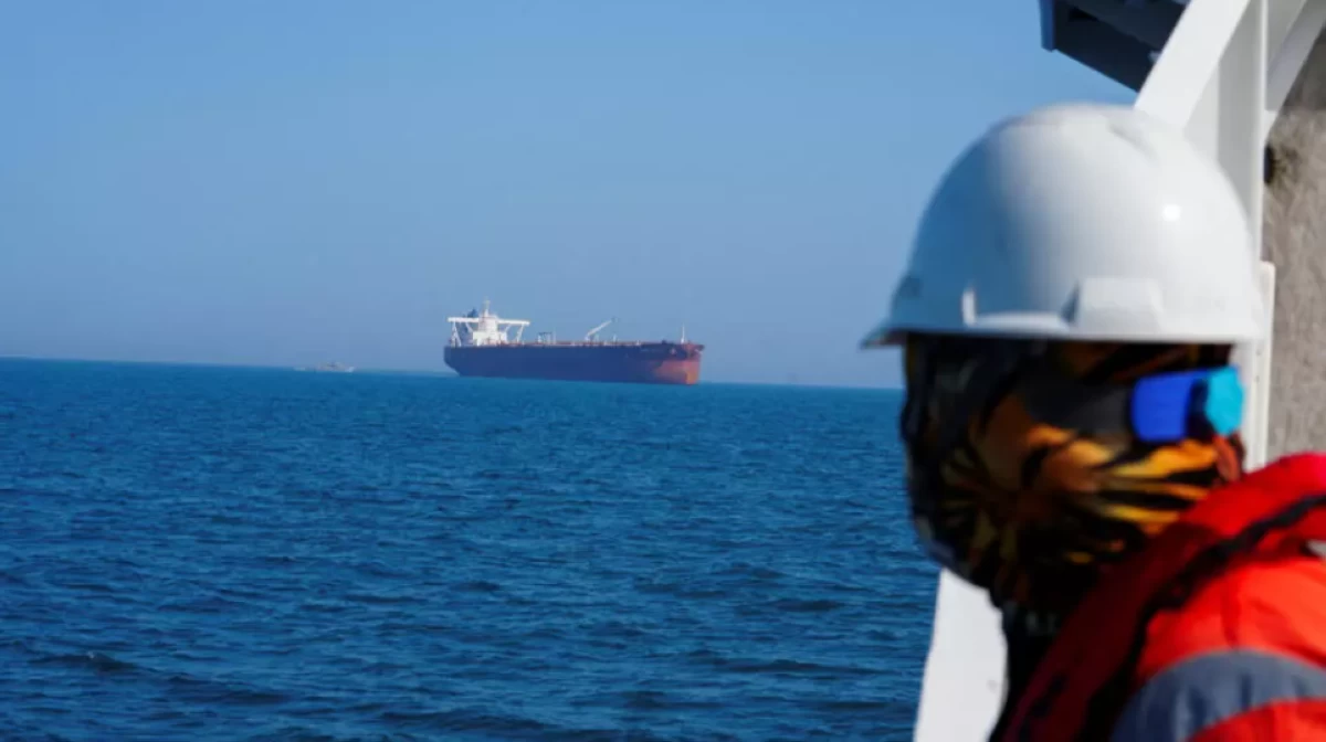 The Malta-flagged tanker Agios Fanourios I, an oil tanker that sailed through the Strait of Hormuz, arrives in Iraq's territorial waters off Basra, Iraq on April 17, 2026 (AFP photo)