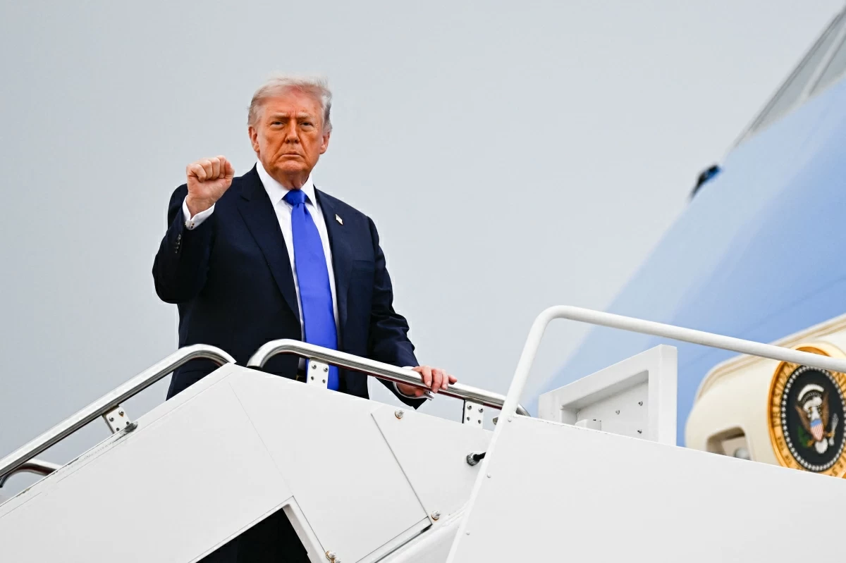 US President Donald Trump boards Air Force One at Joint Base Andrews, Maryland on April 24, 2026
(AFP photo)