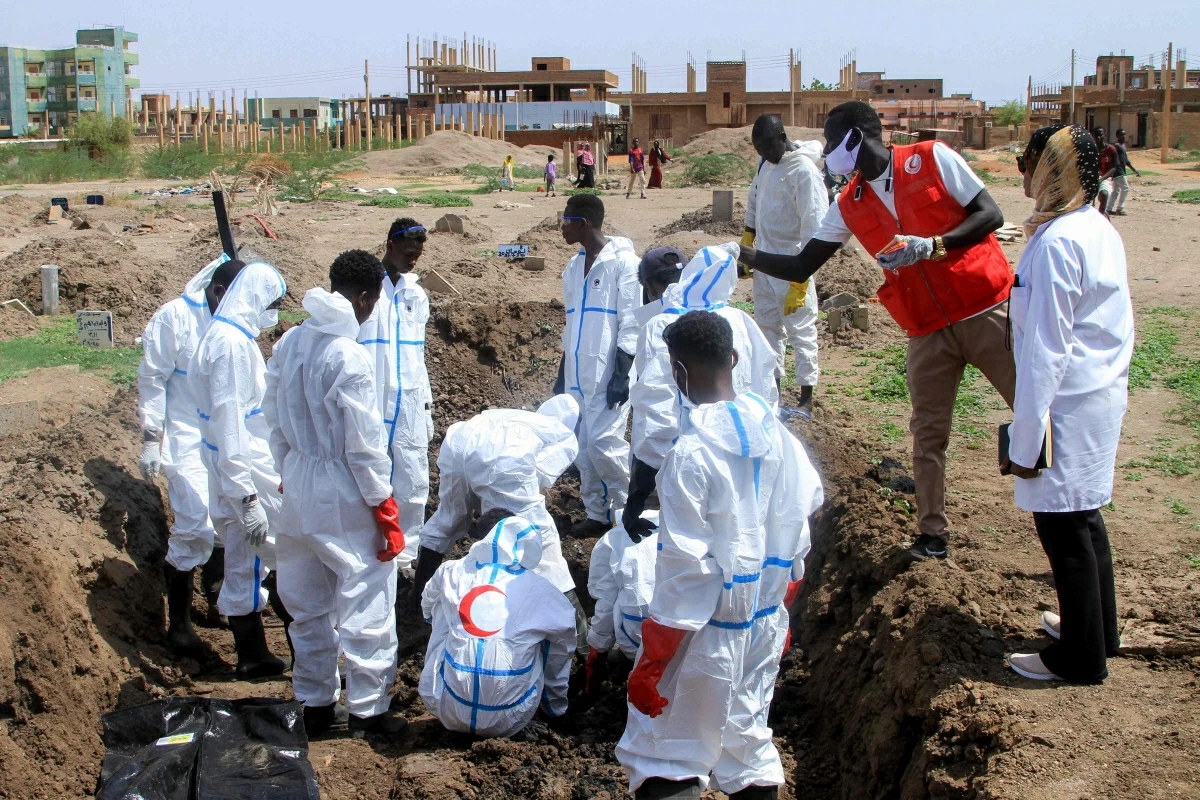 Members of the Sudanese Red Crescent and forensic experts exhume remains from makeshift graves for reburial in a local cemetery in Khartoum's southern suburb of Al Azhari on August 2, 2025, after the dead were buried hastily when the area was under the control of the Rapid Support Forces (RSF) paramilitaries
(AFP photo)