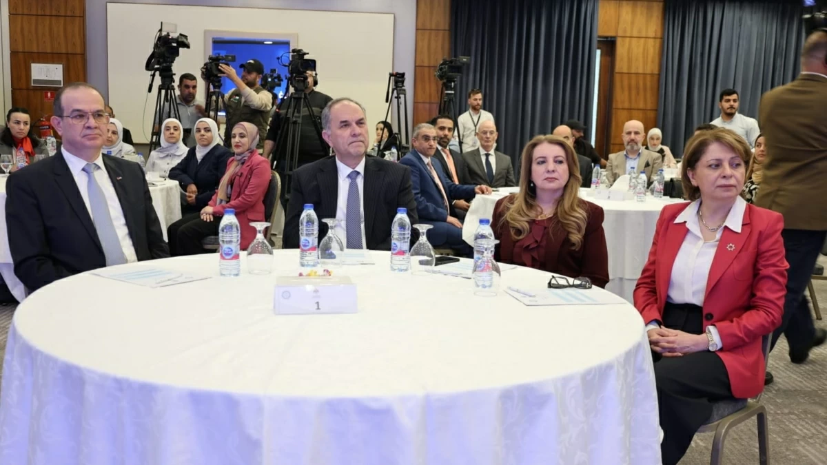 Minister of Justice Bassam Talhouni and Minister of Digital Economy and Entrepreneurship Sami Smeirat on Tuesday launch electronic notary public services (Petra photo)