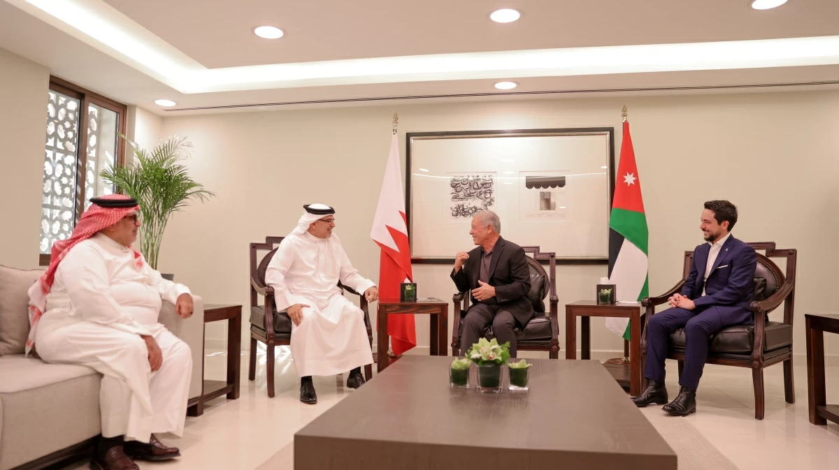 King receives Bahrain crown prince in Aqaba