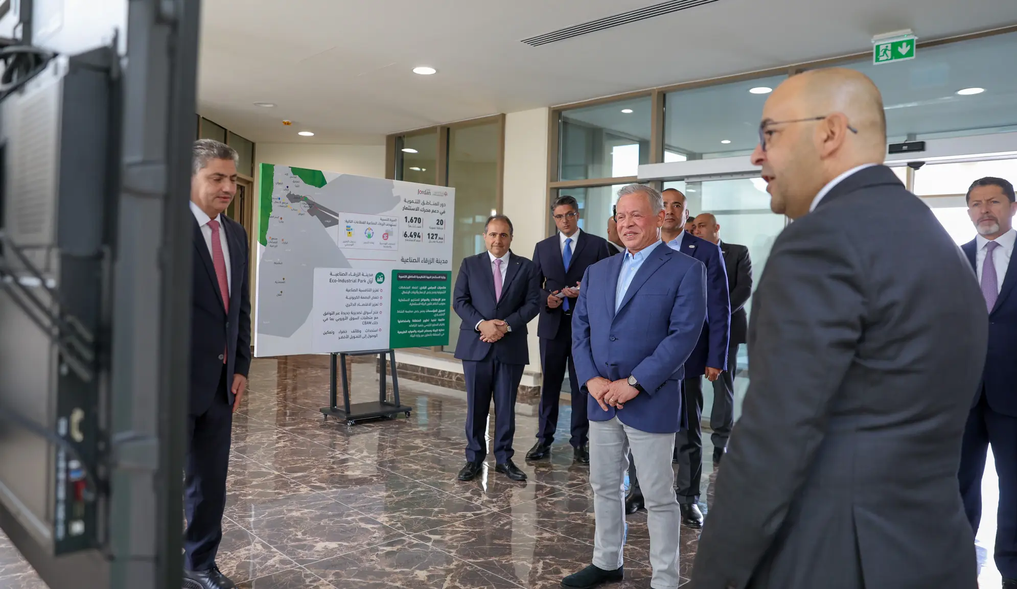 King visits Zarqa, meets leading figures from governorate