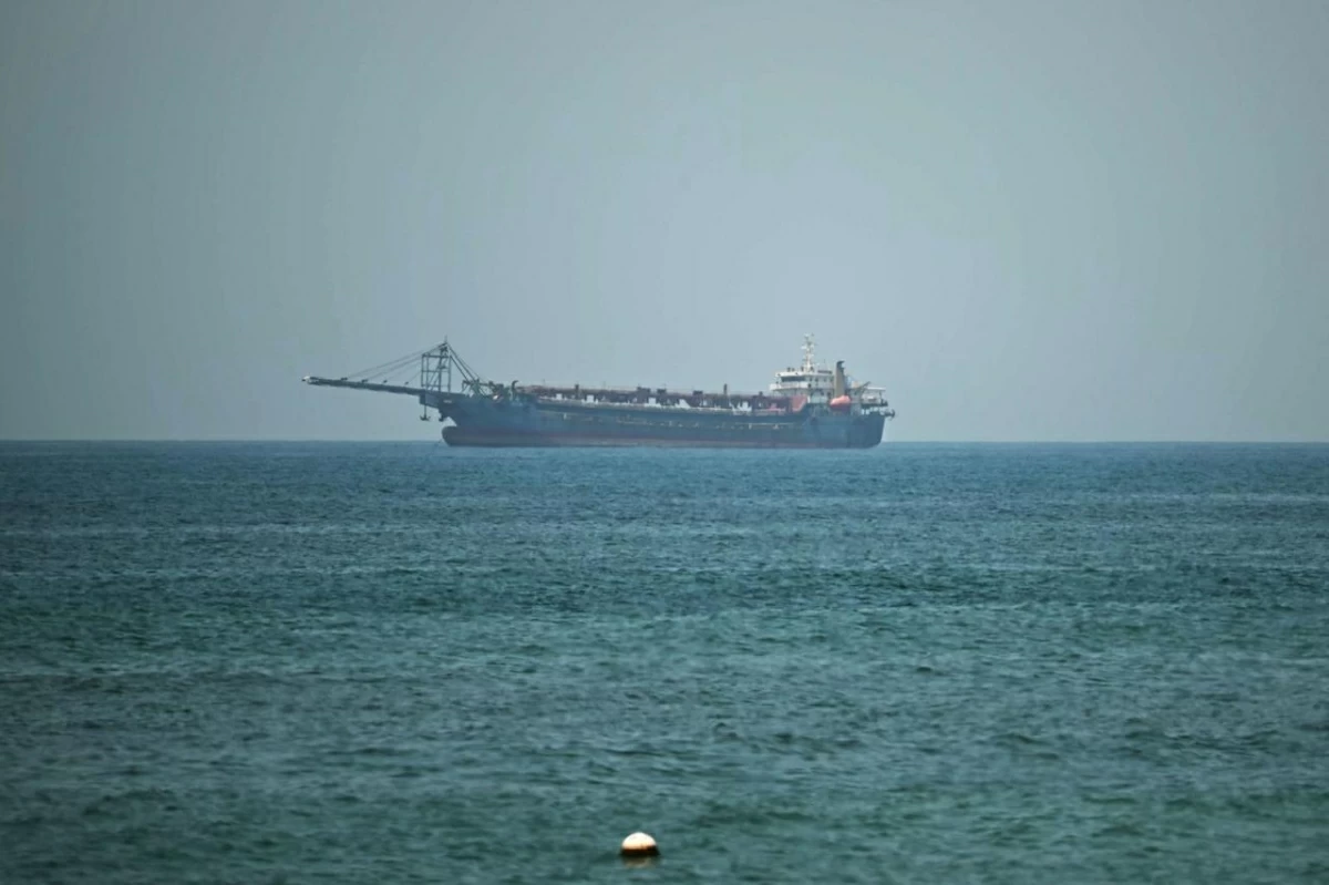 Vessels are see in the Gulf, off the coast of the Sharjah on May 9, 2026
(AFP photo)