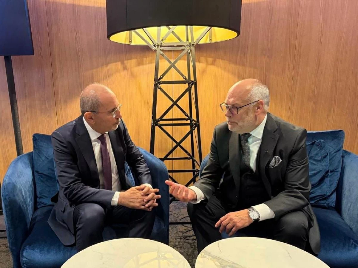 Safadi meets Estonian, Latvian presidents, discusses cooperation, regional developments