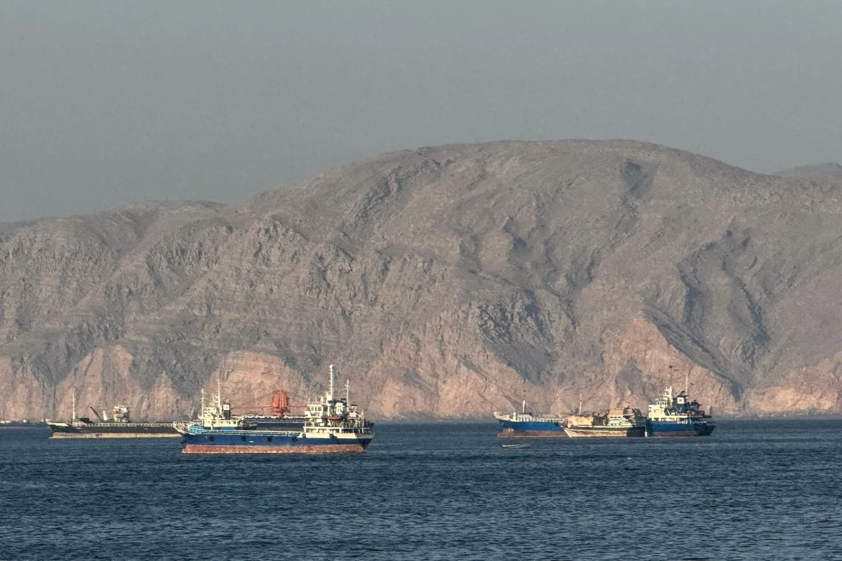 Vessels are seen anchored in the Strait of Hormuz, off the port city of Khasab on Oman’s northern Musandam Peninsula on May 17, 2026 (AFP photo)

