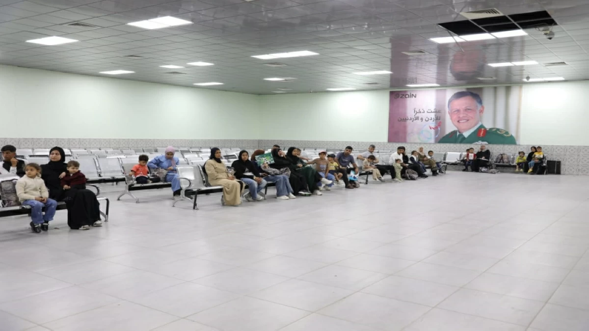 The Jordan Armed Forces–Arab Army (JAF) on Monday evacuated the 28th group of sick children from the Gaza Strip (JAF photo)