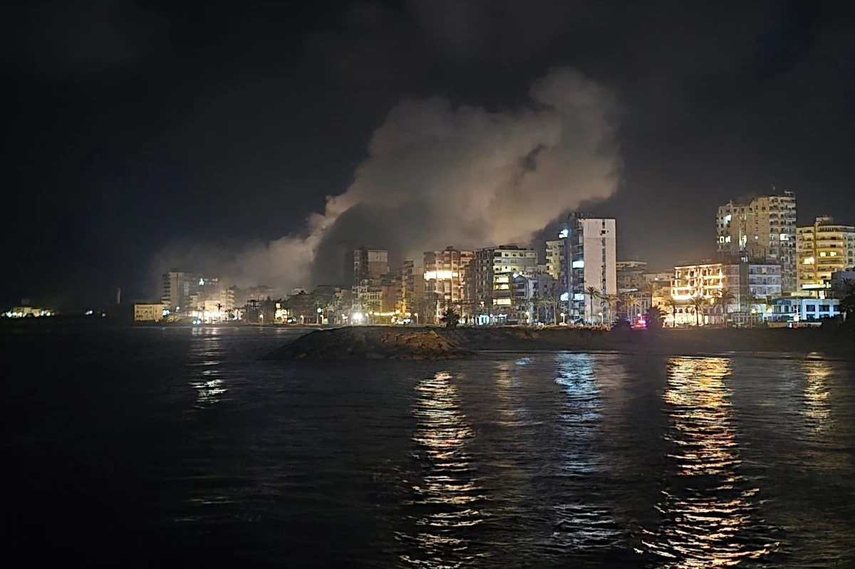 Smoke rises from the site of an Israeli strike that targeted an area in the southern Lebanon coastal city of Tyre on May 23, 2026 (AFP photo)