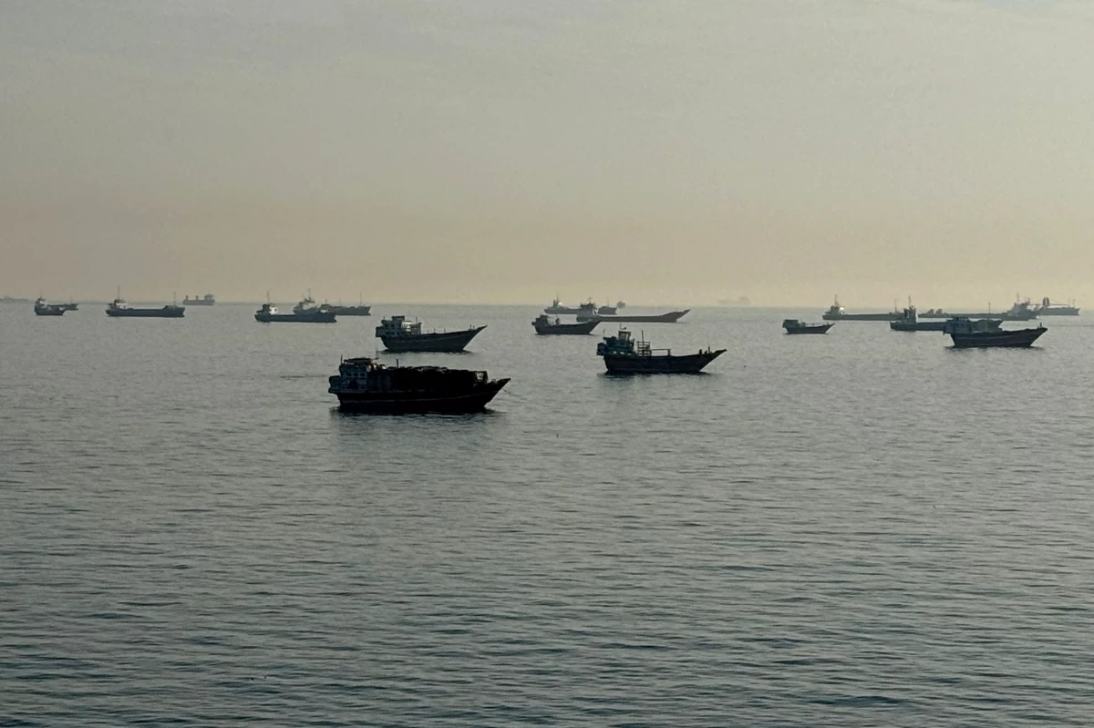 Vessels are seen anchored in the Strait of Hormuz, off the port city of Khasab on Oman’s northern Musandam Peninsula on May 17, 2026
(AFP photo)