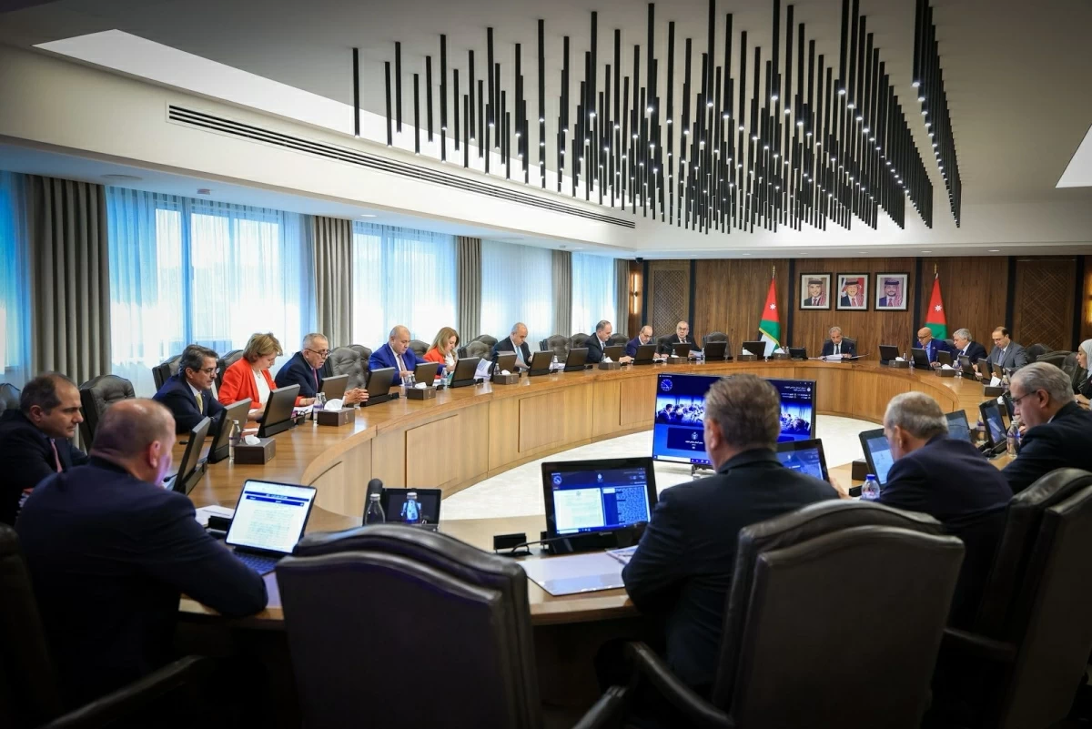 The Cabinet on Sunday approves draft amendments to Local Administration Law, during a session chaired by Prime Minister Jafar Hassan
(Prime Ministry photo)