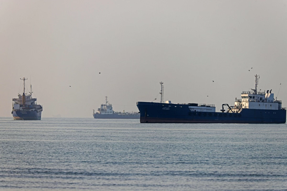 In this picture obtained from Iran's ISNA news agency on June 1, 2026, vessels sail at Suru Beach in Bandar Abbas along the Strait of Hormuz (AFP photo)
