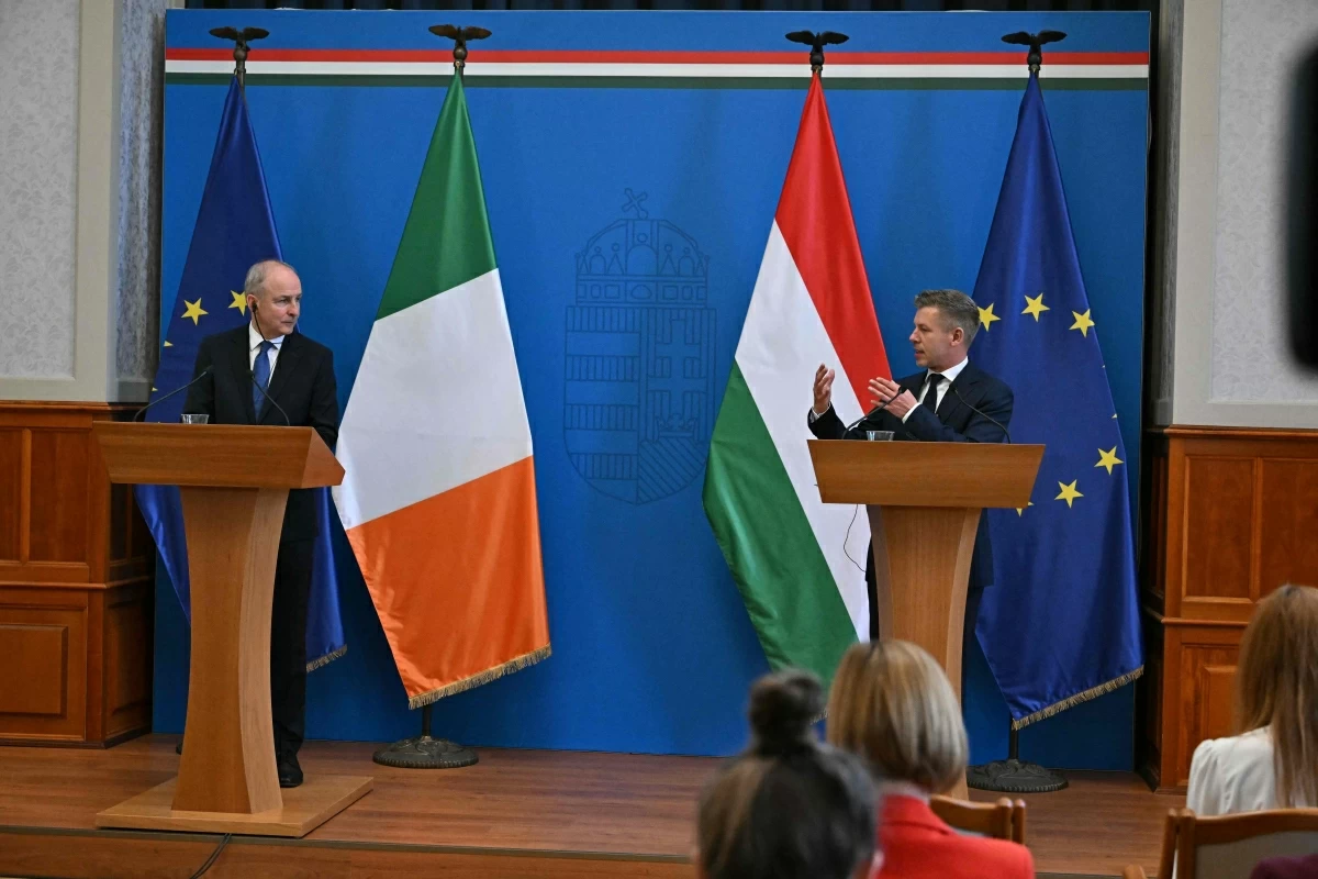Hungary’s Prime Minister Peter Magyar (right) and Ireland's Prime Minister Micheal Martin address a press conference at the foreign ministry in Budapest, Hungary, on Thursday (AFP photo)