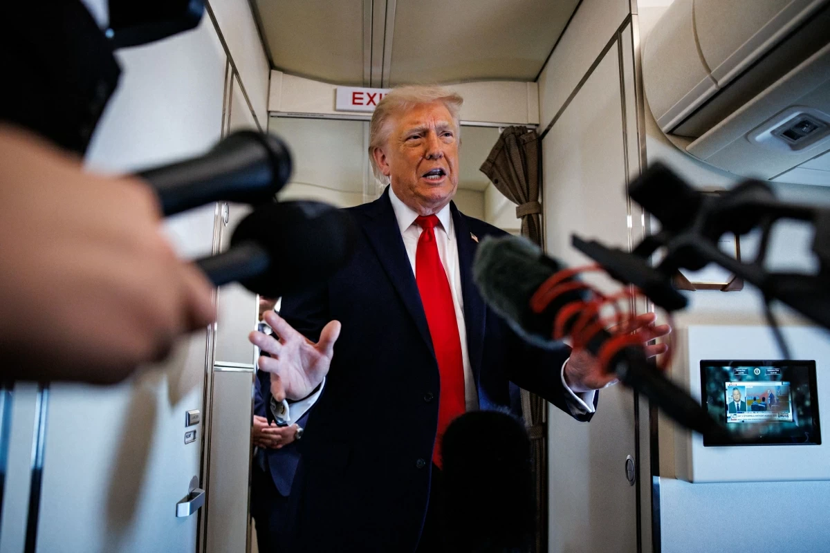 U.S. President Donald Trump speaks with reporters while aboard Air Force One on June 5, 2026 en route to Chippewa Falls, Wisconsin (AFP photo)