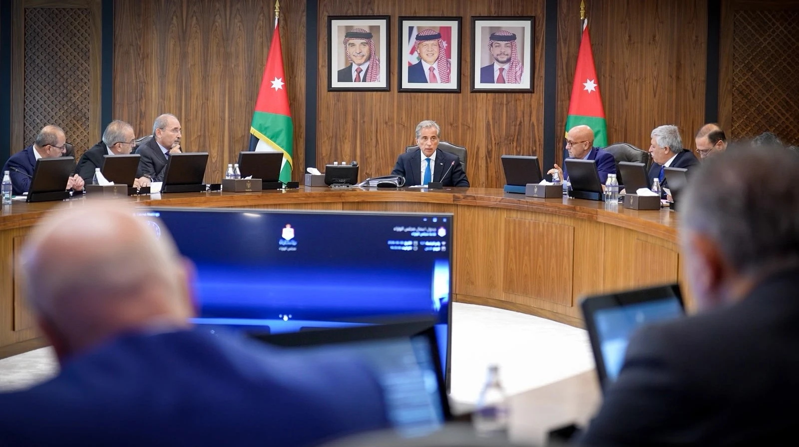 Prime Minister Jafar Hassan on Monday chairs a Cabinet session, during which he orders that ministries and government agencies begin drafting their 2027 budgets
(Petra photo)