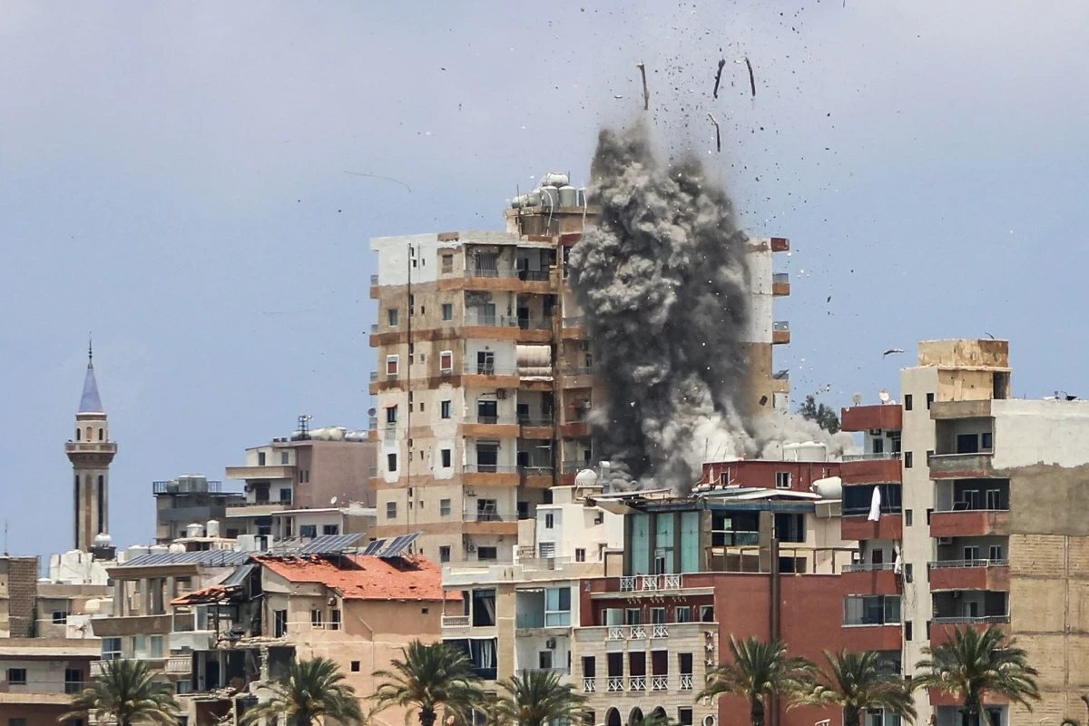 Smoke and debris rise following an Israeli airstrike in Tyre on June 9, 2026 (AFP photo)