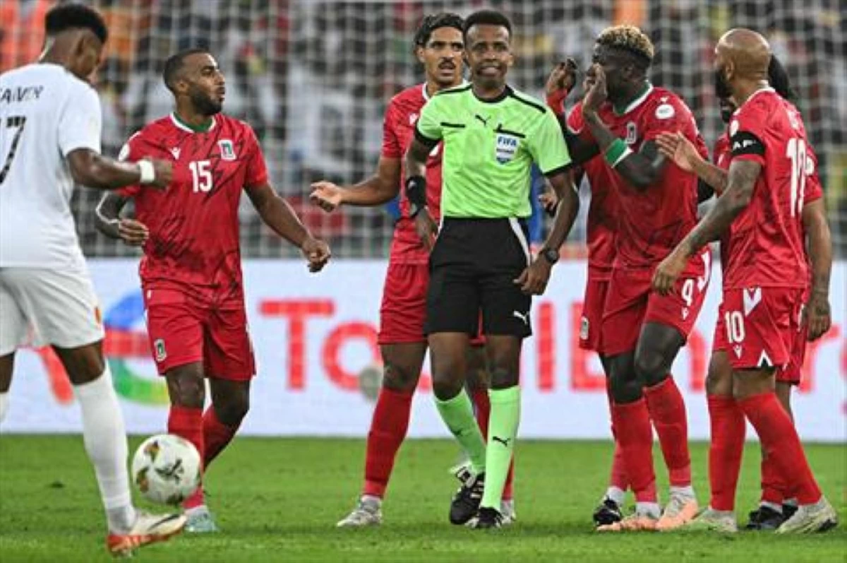 Award-winning Somali referee Omar Artan, set to be the first from his country to officiate at the World Cup, was denied entry to the United States (AFP photo)