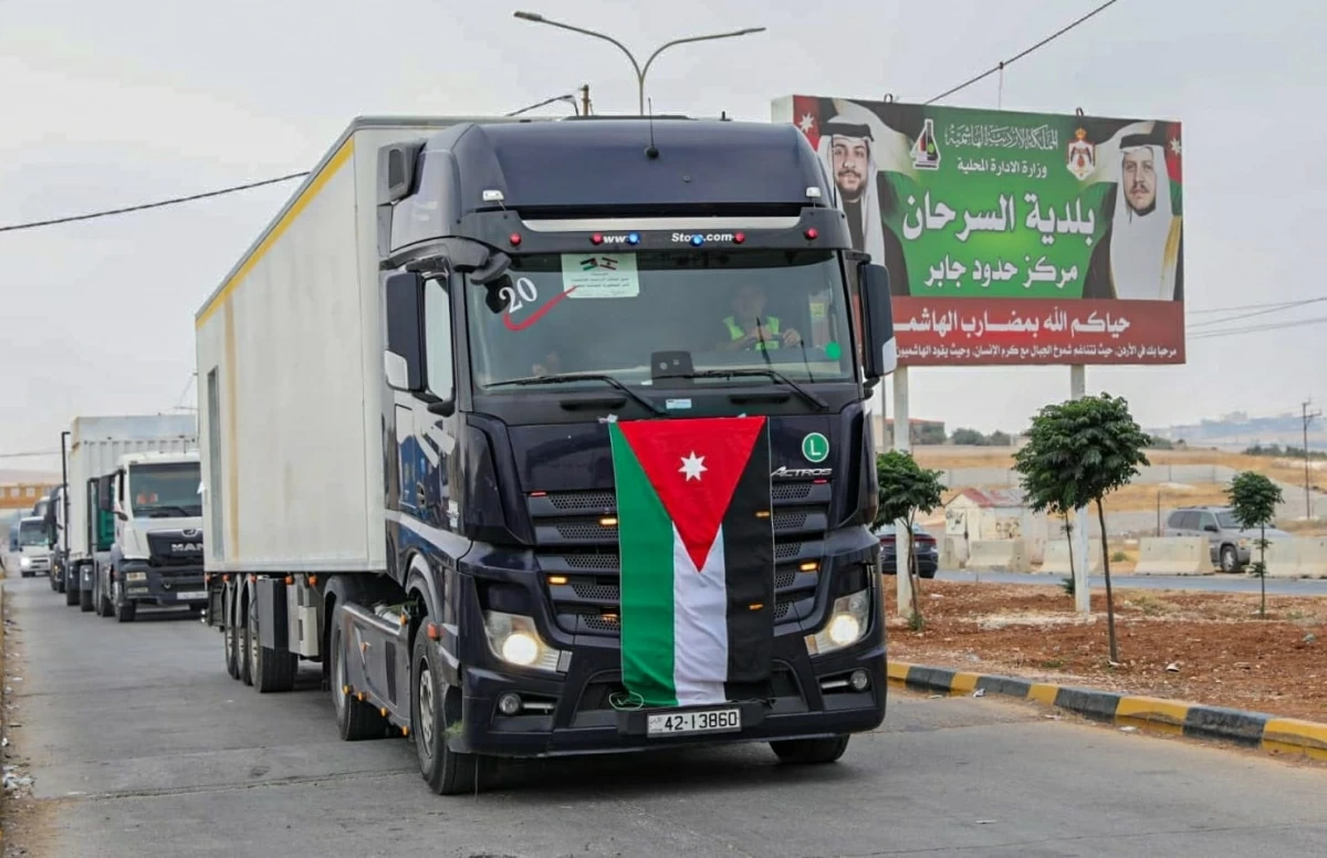 Upon Royal directives, the Jordan Armed Forces-Arab Army (JAF) on Thursday dispatches a mobile bakery to Lebanon through the Jaber Border Crossing (JAF photo)