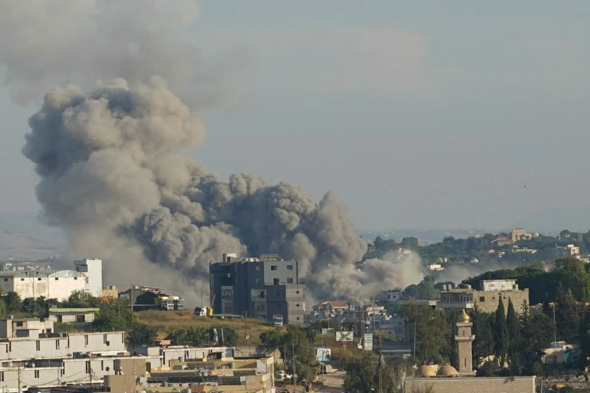 Smoke rises from the site of a string of Israeli airstrikes that targeted the southern Lebanese city of Nabatieh on June 11, 2026 (AFP photo)