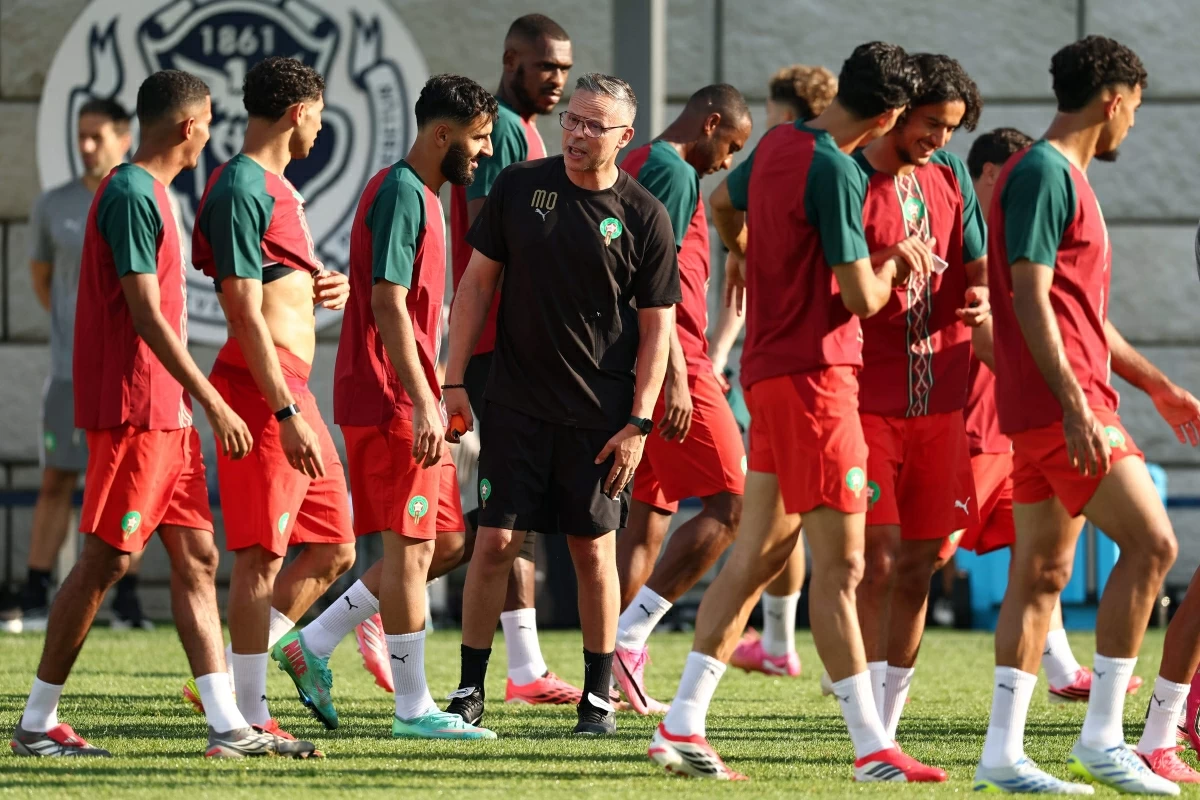 Morocco's head coach Mohamed Ouahbi (C) speaks with players during a training session at The Pingry School in Basking Ridge, New Jersey on June 12, 2026, on the eve of the 2026 World Cup football match between Brazil and Morocco (AFP photo) 