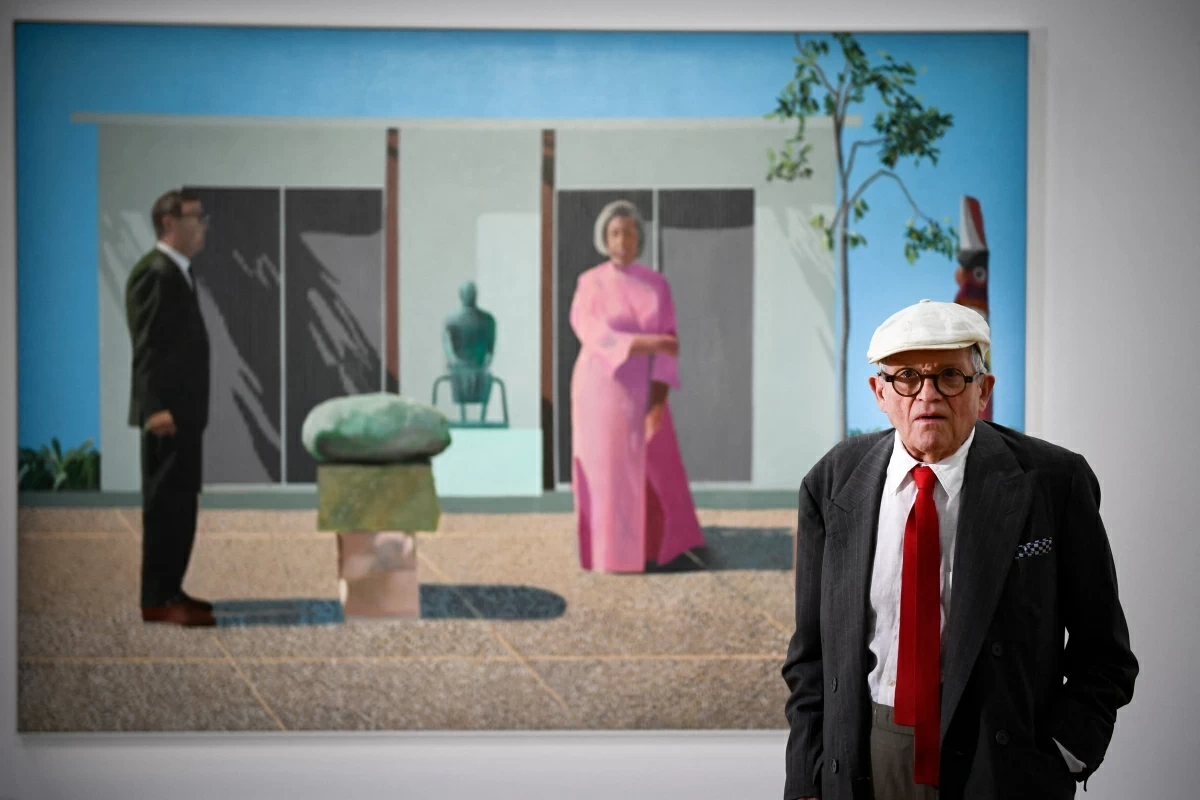 British artist David Hockney poses in front of his painting "Fred and Marcia Weisman" during a photo session at the Pompidou Centre in Paris, on June 16, 2017
(AFP photo)