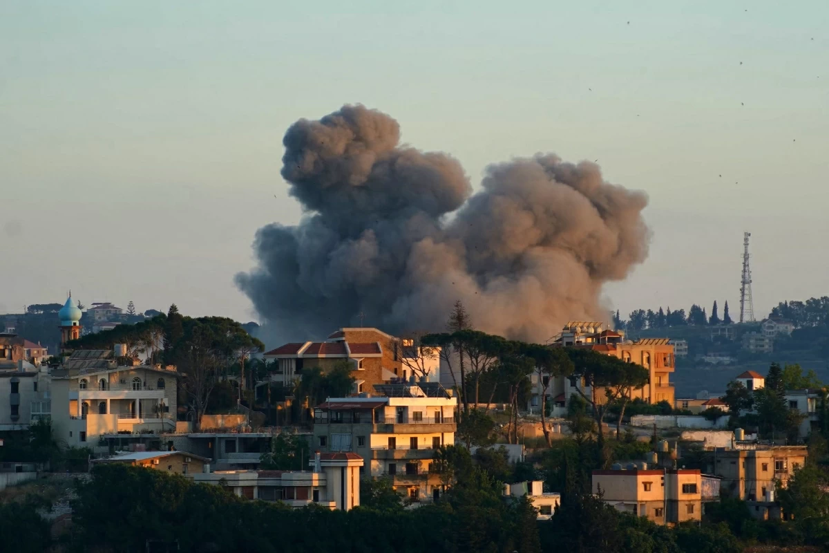 Smoke rises from the site of an Israeli airstrike that targeted the southern Lebanese city of Nabatieh on June 12, 2026
(AFP photo)