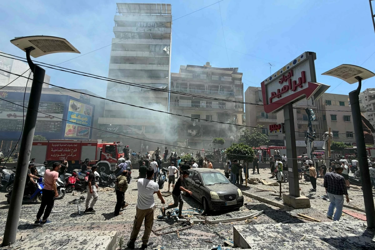 People gather at the site of an Israeli airstrike that targeted a building in Beirut’s southern suburbs on June 14, 2026
(AFP photo)