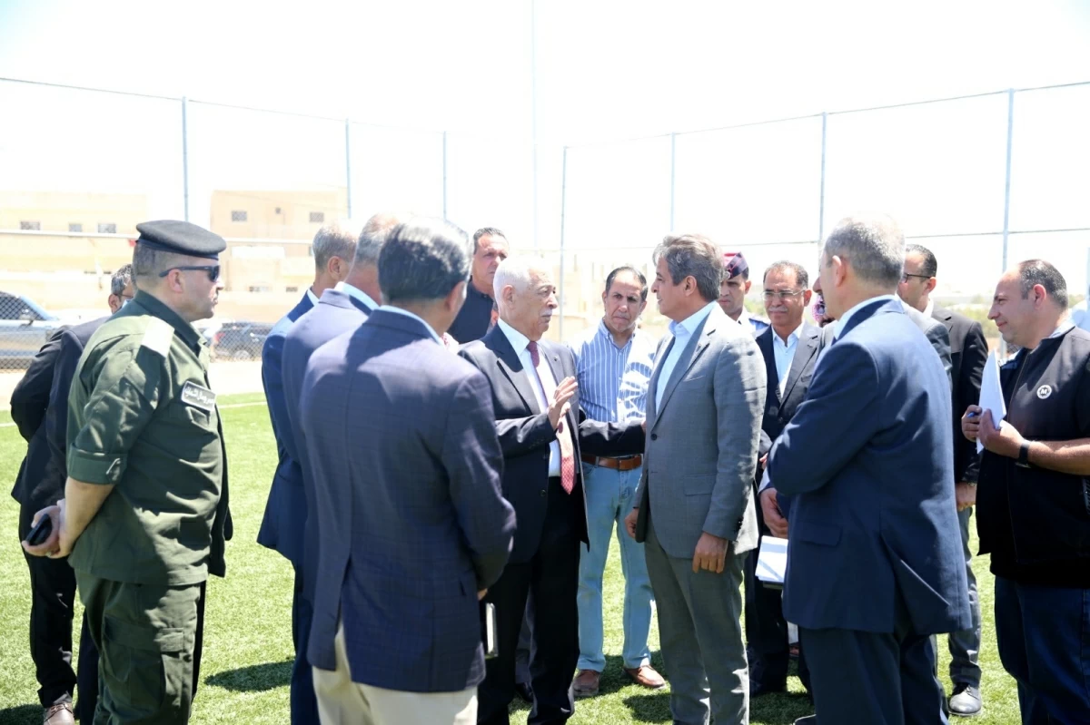 Royal Court Chief Yousef Issawi on Sunday inaugurates and checks on several Royal initiative projects in Amman’s Muwaqqar District (Petra photo)