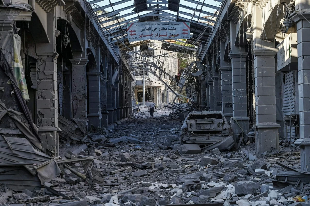 A man makes his way through a heavily damaged building in the centre of Nabatieh on June 15, 2026
(AFP photo)